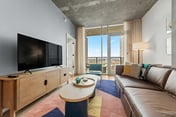 Waco - Rainey St pool & skyline views