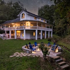 Creekside Manor - 30-acre creekfront & hot tub