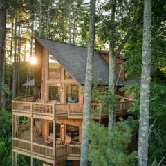 Pineview Escape - Hot tub, arcade & mountain views