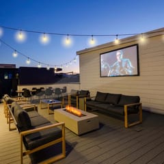Cityscape - Rooftop cinema & walk to Broadway
