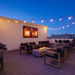 Broadview - Rooftop fire pit & skyline views