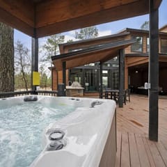 Modern Serenity - Hot tub & game room