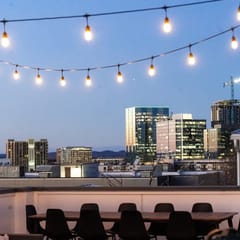 Commodore - Rooftop fire pit & skyline views