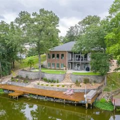 McKenzie Cove - Private dock & lake views