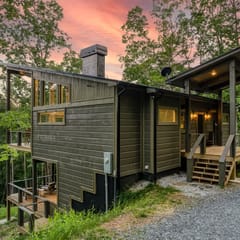 Mountain Abode - Hot tub & mountain views