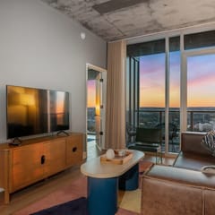 Del Rio - Rooftop pool & Rainey St balcony