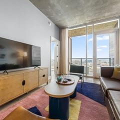 Frisco - Rooftop pool & gym on Rainey St