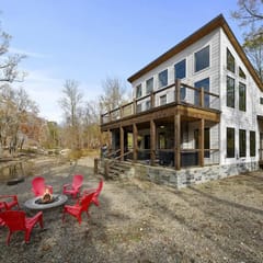 Storybrook - Creekside deck and game room