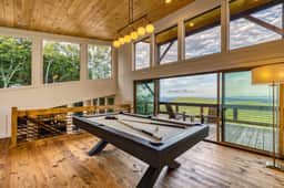 6 Bedroom Mountain Cabin w/ Hot Tub & Game Room