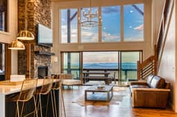 6 Bedroom Mountain Cabin w/ Hot Tub & Game Room