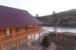 Riverfront Cabin – Cozy Fireplace Retreat