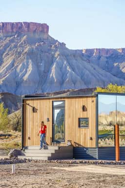 Reflections - Luxe Mirror Home Near Capitol Reef