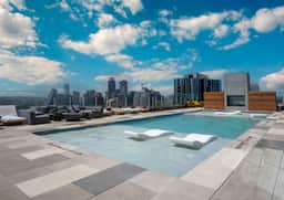 Rainey St Luxury Condo | Rooftop Pool & Gym