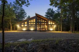 Luxury 4-BR Cabin | Hot Tub & Fire Pit | Near Town