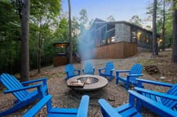 Luxury 4-BR Cabin | Hot Tub & Fire Pit | Near Town