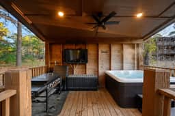 Chic Cottage w/ Hot Tub, Pond & Fire Pit Deck