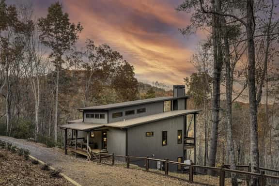 Wanderlust - Mountain views & hot tub - Image 1