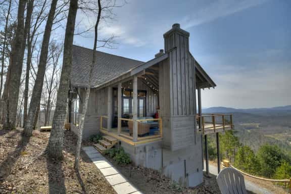 Everlux Retreat - Mountain views & hot tub - Image 1