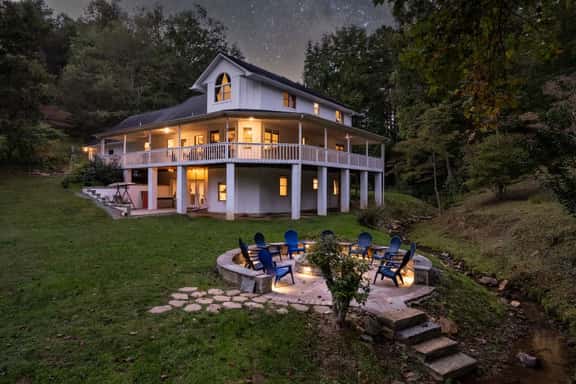 Creekside Manor - 30-acre creekfront & hot tub - Image 1