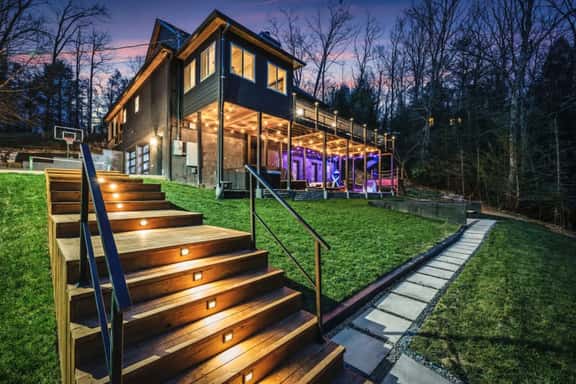 Destination - Pool, hot tub & game room - Image 1