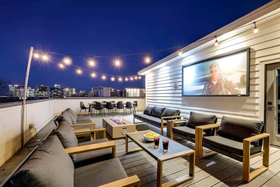 Downtown - Rooftop cinema & fire pit - Image 1