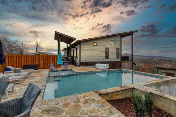 Water's Edge - Private pool & mountain views - Image 1