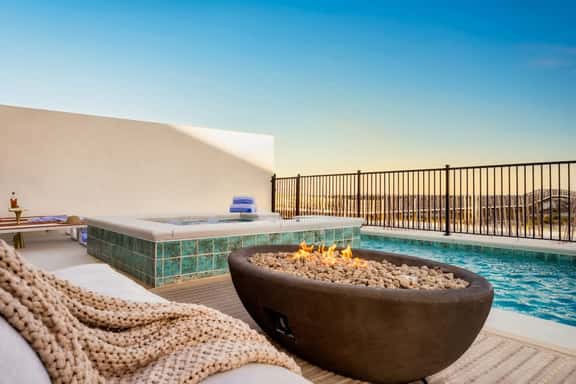 Whitecap - Beachfront with private pool - Image 1