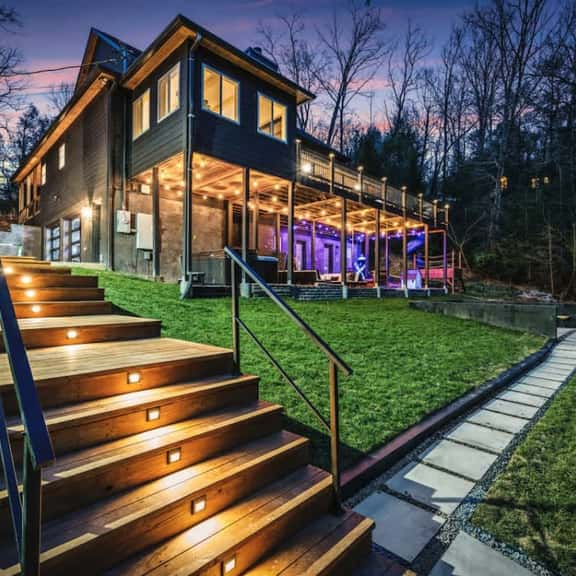 Destination - Pool, hot tub & game room - Image 1
