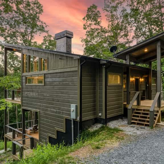 Mountain Abode - Hot tub & mountain views - Image 1