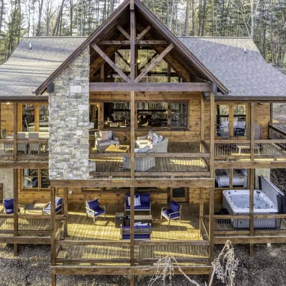 Aska Lux - Mountain views & hot tub - Image 1