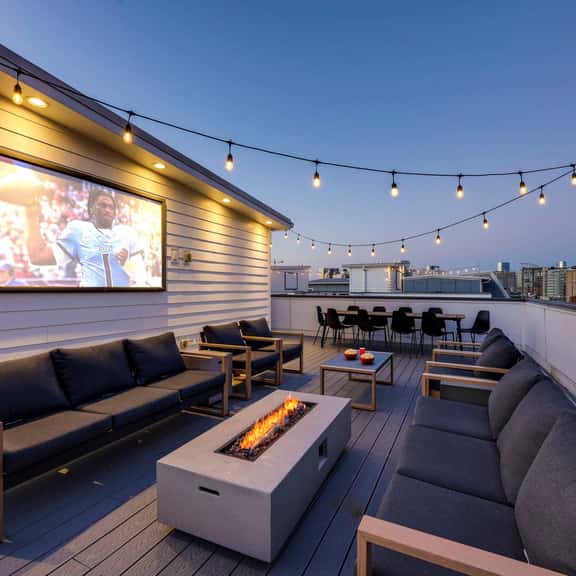 Amplify - Rooftop cinema & city views - Image 1