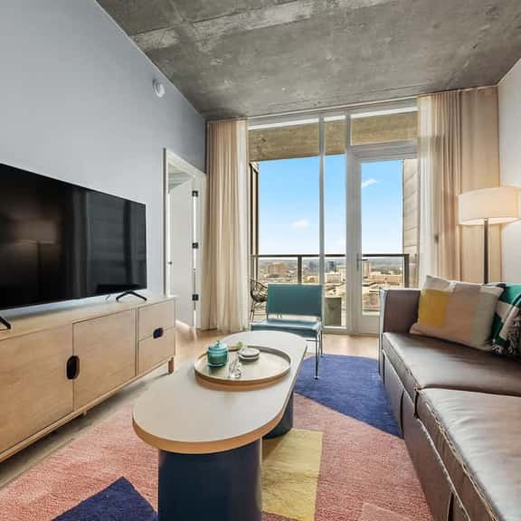 Waco - Rainey St pool & skyline views - Image 1