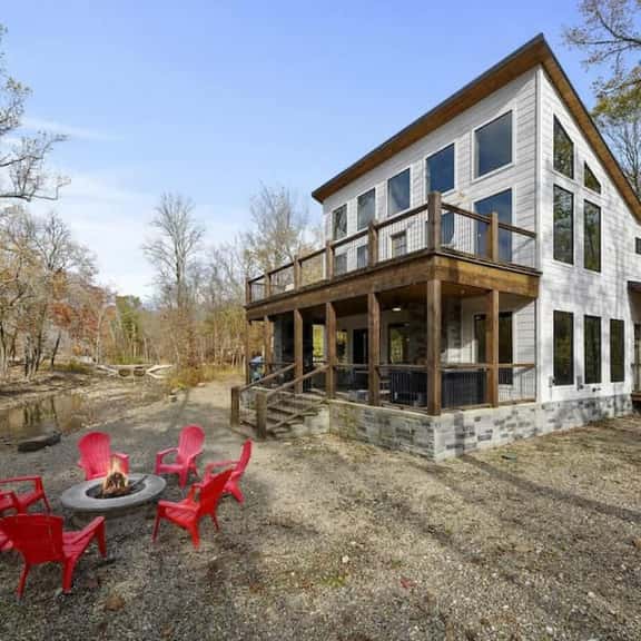 Storybrook - Creekside deck and game room - Image 1