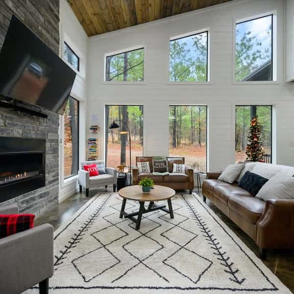 Bearfoot Chill'Inn - Hot tub, fire pit & EV charge - Image 1