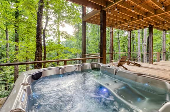 Luxury Modern Cabin • Hot Tub • Fireplace