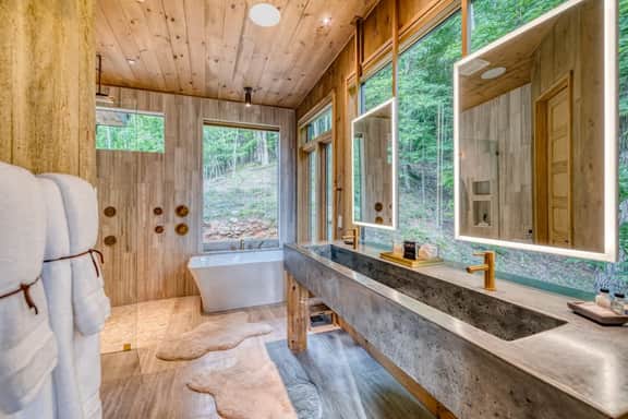 Luxury Modern Cabin • Hot Tub • Fireplace