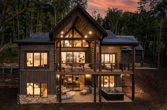 Luxury Cabin w/ Views, Hot Tub & Firepit