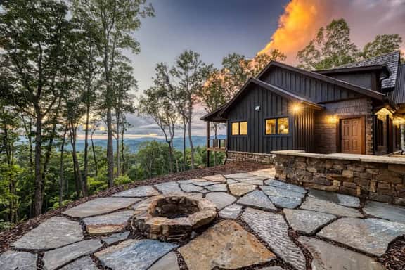 Luxury Cabin w/ Views, Hot Tub & Firepit
