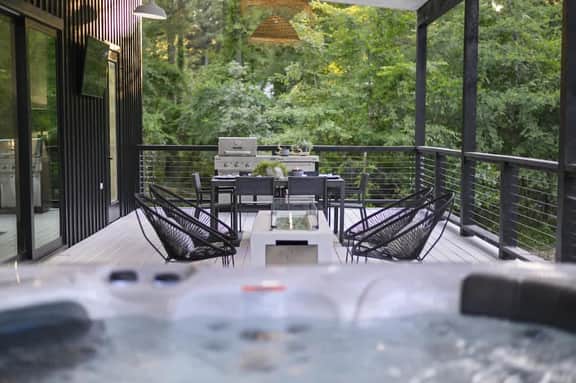 Modern Luxury Cabin - Private Fire Pit & Hot Tub