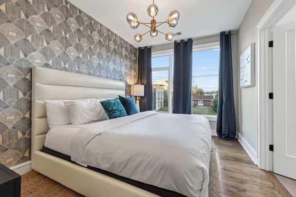 Luxury Gulch Condo • Rooftop & City Views Walkable