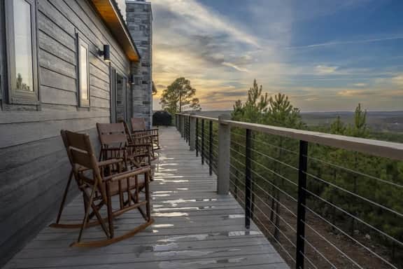 Broken Bow Cabin: Hot Tub, Fire Pit & Mountain Views