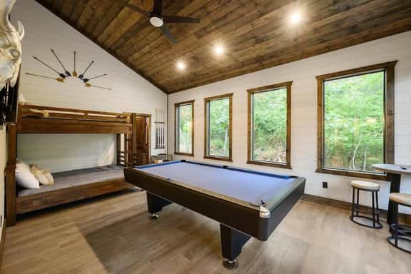 Luxury 4-BR Cabin | Hot Tub & Fire Pit | Near Town