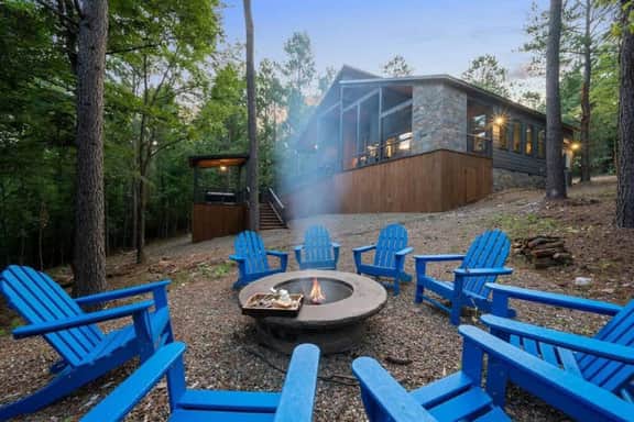 Luxury 4-BR Cabin | Hot Tub & Fire Pit | Near Town