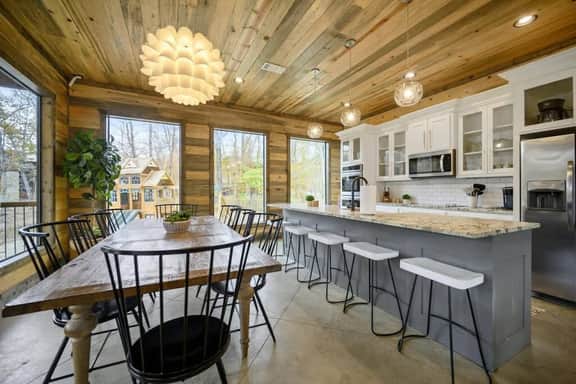 Storybrook - Creekside deck and game room - Image 5