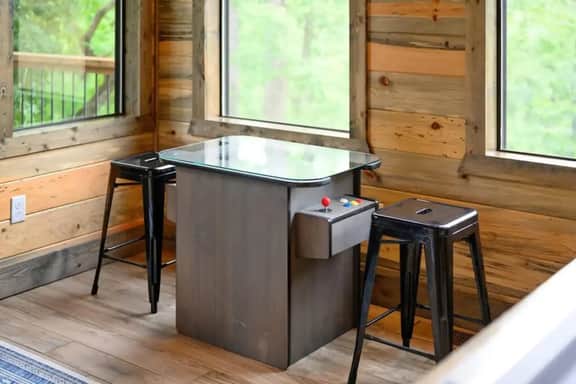 Broken Bow Getaway: Hot Tub, Fire Pit & Games!
