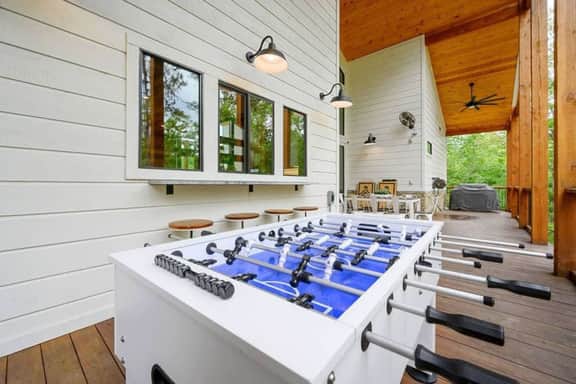 Broken Bow Getaway: Hot Tub, Fire Pit & Games!