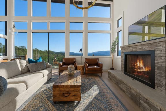 Secluded Cabin Getaway: Private Pool, Gym & Views
