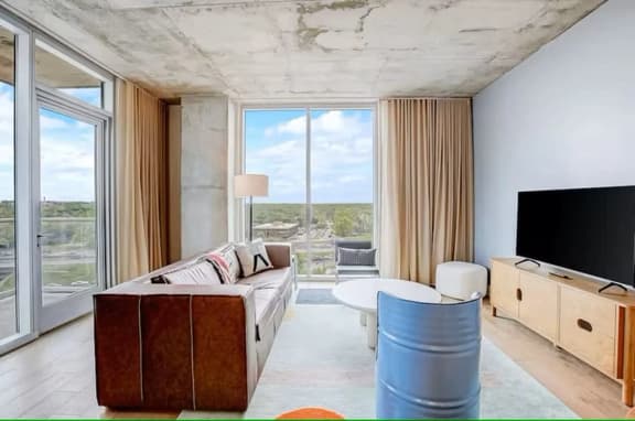 Luxury Rainey Condo • Pool & Gym • Walk to Bars