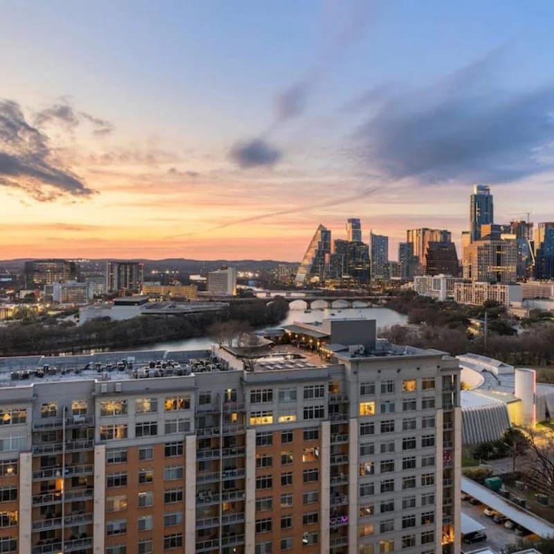 Rainey St Luxury Condo | Rooftop Pool & Gym
